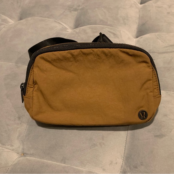 lululemon athletica Handbags - Lululemon Everywhere Belt Bag OG Burnt Caramel